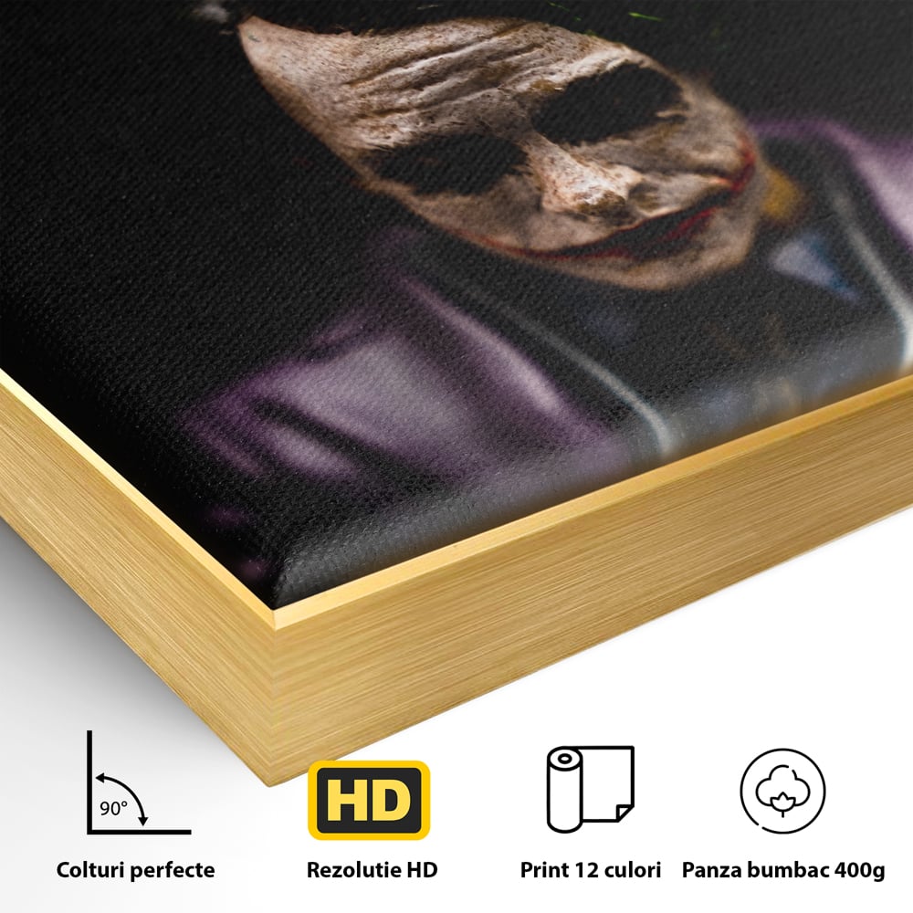 Detaliu al suprafetei: tablou canvas cu joker si mesaj motivational, in rama de aluminiu auriu